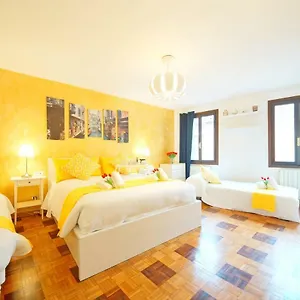 Calle Dei Fabbri Venice